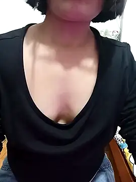 Snapshot of Thaohoa_love chatting on January 7, 2026, 9:23 am Thaohoa love online show from January 7, 2026, 9:23 am