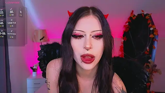 venomeowww   online show from October 25, 2025, 3:47 am