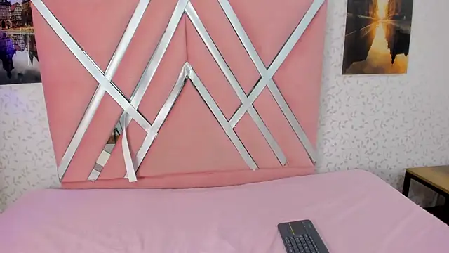 scarletross  online show from March 18, 2026, 2:42 pm