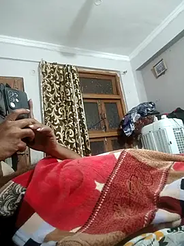 vardh033 online show from April 7, 2026, 2:23 am