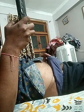 vardh033 online show from April 15, 2026, 8:31 pm