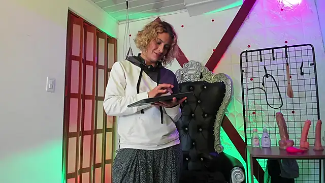 Snapshot of indigo_thc5 chatting on December 19, 2025, 4:19 am indigo thc5 online show from December 19, 2025, 4:19 am