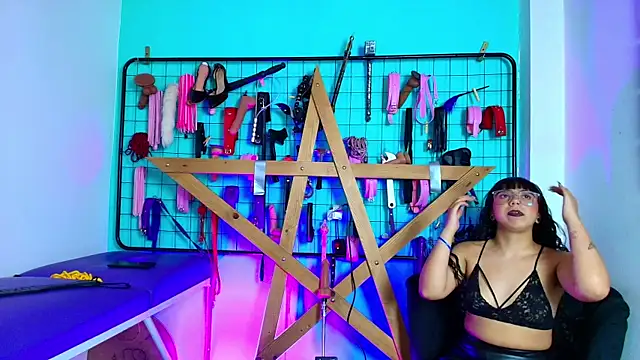 Mrmia bdsm extreme online show from October 15, 2025, 1:00 pm