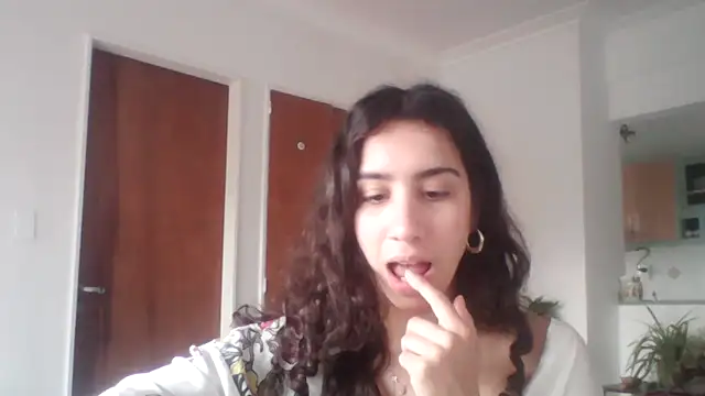 Snapshot of Souphicherry chatting on October 12, 2025, 8:19 pm Souphicherry online show from October 12, 2025, 8:19 pm