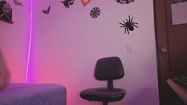 MiaCollinssx online show from October 22, 2025, 1:00 pm