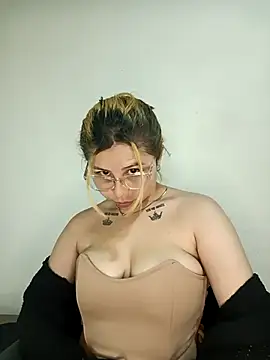 Snapshot of SiennaValera chatting on October 7, 2025, 6:16 pm SiennaValera online show from October 7, 2025, 6:16 pm