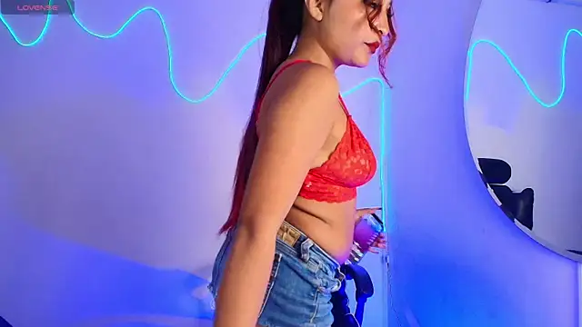 Snapshot of Naiaa_Cruz chatting on May 20, 2026, 9:32 pm Naiaa Cruz online show from May 20, 2026, 9:32 pm