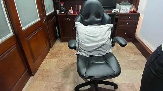 Snapshot of SexyRachel_ chatting on October 25, 2025, 12:56 pm SexyRachel  online show from October 25, 2025, 12:56 pm