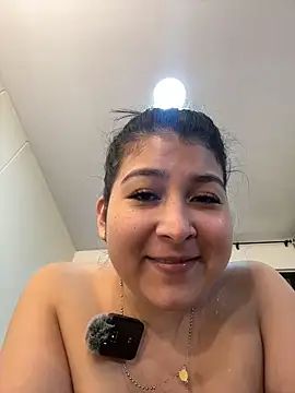 Snapshot of evelyn_1702 chatting on February 16, 2026, 10:06 pm evelyn 1702 online show from February 16, 2026, 10:06 pm