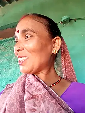 Snapshot of Monika_thakurr chatting on October 7, 2025, 8:33 am Monika thakurr online show from October 7, 2025, 8:33 am