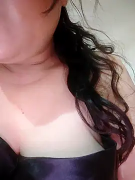 Julyy08 online show from April 15, 2026, 2:57 pm