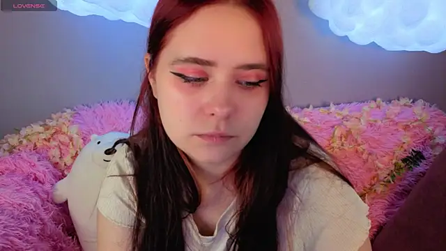 Snapshot of Alis_Platt chatting on May 5, 2026, 1:02 am Alis Platt online show from May 5, 2026, 1:02 am