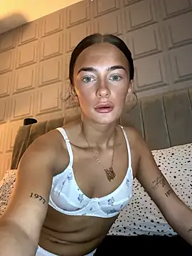 Spicy-Rosie20 online show from January 13, 2026, 8:19 am