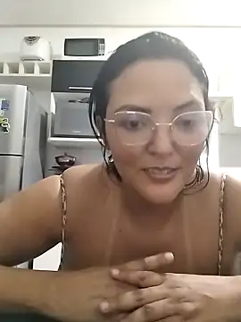 Snapshot of AuroraChest chatting on February 13, 2026, 12:39 am AuroraChest online show from February 13, 2026, 12:39 am