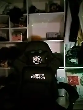 Snapshot of AuroraChest chatting on February 14, 2026, 10:39 pm AuroraChest online show from February 14, 2026, 10:39 pm