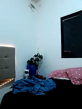 Snapshot of AuroraChest chatting on March 21, 2026, 12:21 pm AuroraChest online show from March 21, 2026, 12:21 pm