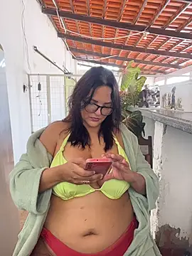 Snapshot of AuroraChest chatting on April 5, 2026, 11:51 am AuroraChest online show from April 5, 2026, 11:51 am