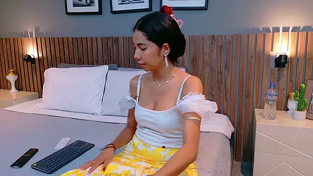 luna roja25 online show from September 22, 2025, 1:24 pm