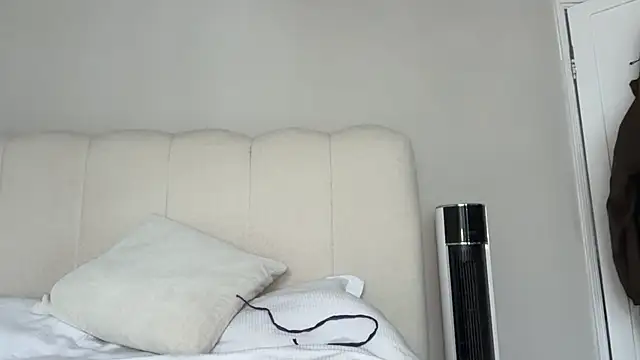 KayleeBella online show from April 2, 2026, 9:51 am