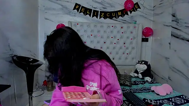 Ari and Storm online show from April 4, 2026, 1:52 pm