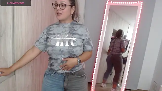 sophie lopez1 online show from December 9, 2024, 2:45 am