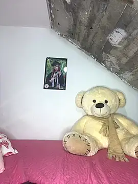 Snapshot of Melody_rouxxx chatting on October 24, 2025, 11:45 pm Melody rouxxx online show from October 24, 2025, 11:45 pm