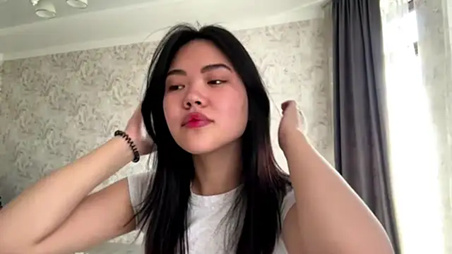 Snapshot of MIMIMary chatting on October 16, 2025, 8:04 am MIMIMary online show from October 16, 2025, 8:04 am