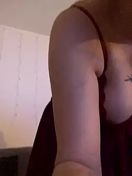 Hugox1123 online show from December 18, 2025, 12:49 am