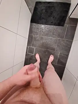 Snapshot of Longus_ chatting on October 10, 2025, 5:34 pm Longus online show from October 10, 2025, 5:34 pm