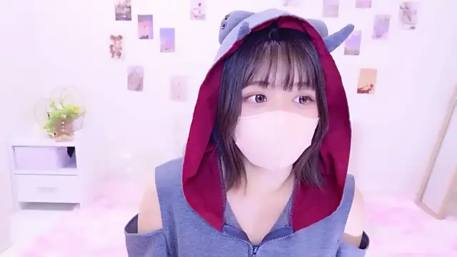 Hinata Sun online show from November 25, 2025, 4:29 pm