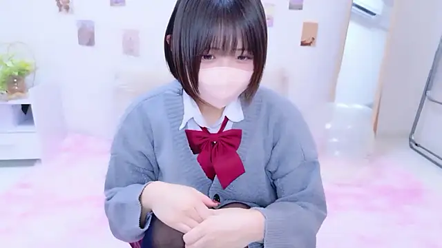 Hinata Sun online show from December 3, 2025, 1:31 pm