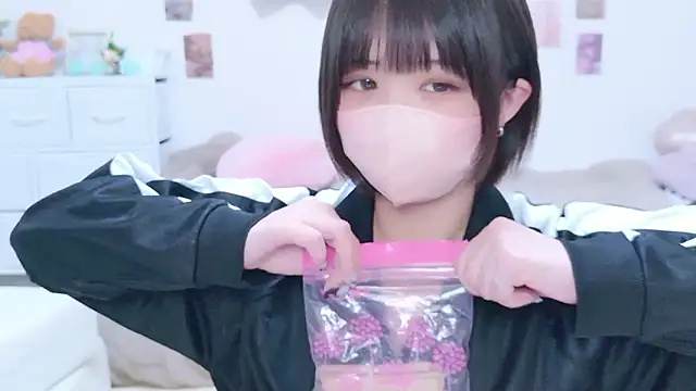 Hinata Sun online show from March 12, 2026, 8:37 pm