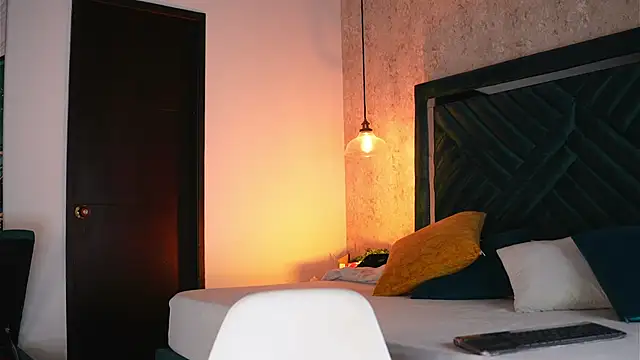 Sofi Moreno online show from April 17, 2026, 12:08 pm