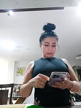 mia mancinii online show from December 19, 2025, 1:01 am