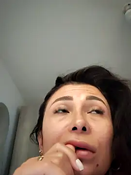 mia mancinii online show from April 5, 2026, 4:37 pm