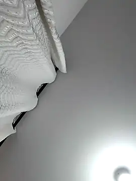 mia mancinii online show from April 22, 2026, 3:31 am