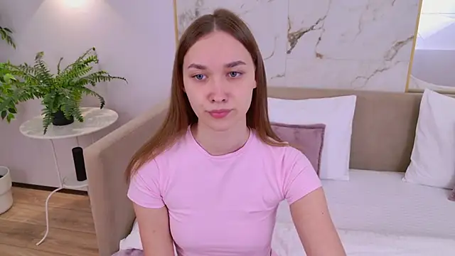 AmadaReine online show from October 3, 2025, 4:04 pm