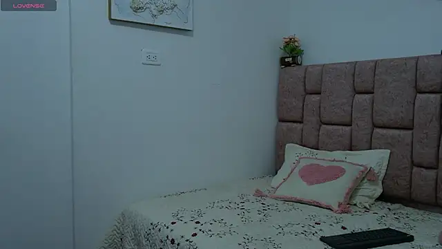 Kitty Rose   online show from October 1, 2025, 12:38 am