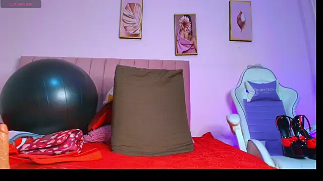 Rose Nichols online show from February 26, 2026, 7:35 pm