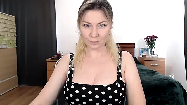 Snapshot of ParadiseAlina chatting on November 17, 2025, 2:56 pm ParadiseAlina online show from November 17, 2025, 2:56 pm