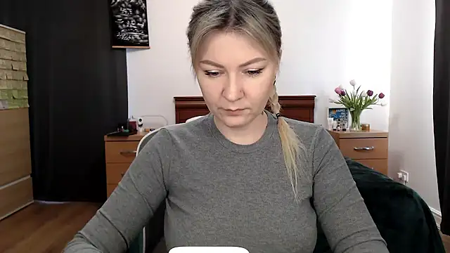 Snapshot of ParadiseAlina chatting on January 13, 2026, 3:28 pm ParadiseAlina online show from January 13, 2026, 3:28 pm