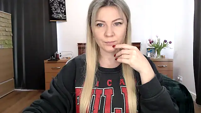 Snapshot of ParadiseAlina chatting on January 14, 2026, 2:33 pm ParadiseAlina online show from January 14, 2026, 2:33 pm