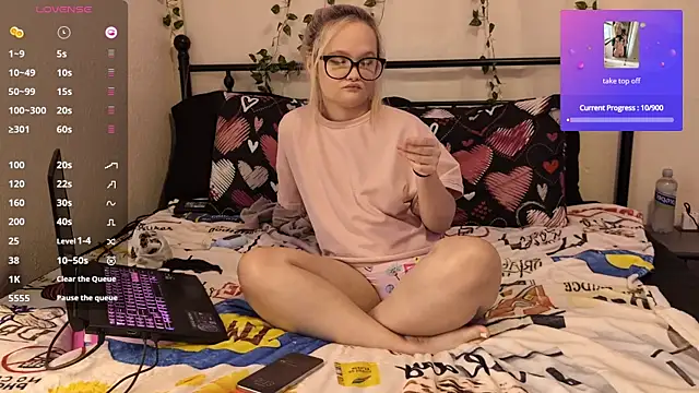 Snapshot of xxNaughtyNicolexx chatting on September 24, 2025, 10:13 pm xxNaughtyNicolexx online show from September 24, 2025, 10:13 pm