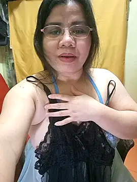 hotlyn45 online show from October 30, 2025, 1:23 pm