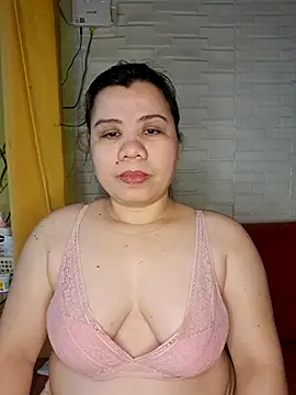 hotlyn45 online show from March 9, 2026, 1:09 am