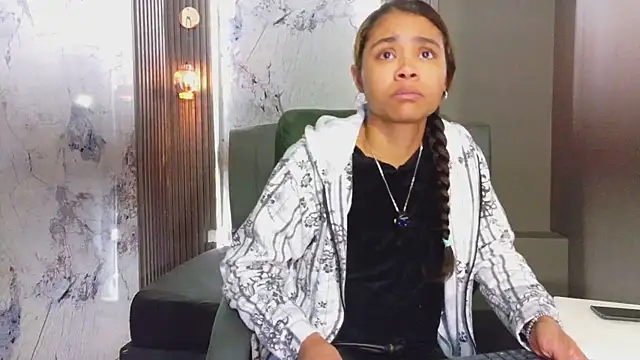 Snapshot of Kristall_06 chatting on December 2, 2025, 2:50 am Kristall 06 online show from December 2, 2025, 2:50 am