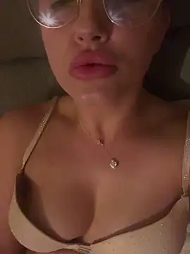 PinkiePlgirl online show from September 22, 2025, 11:40 pm