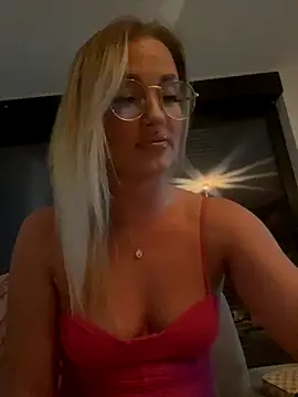 PinkiePlgirl online show from September 23, 2025, 8:01 pm