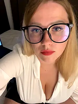 Snapshot of anny_mooore chatting on September 15, 2025, 6:52 pm anny mooore online show from September 15, 2025, 6:52 pm