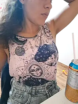 euahotmarii20 online show from November 17, 2025, 10:21 am